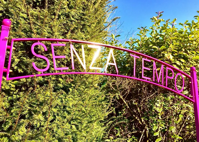 فندق مبيت وإفطار Senza Tempo & Breakfast جرازانو فيسكونتي